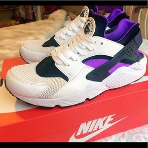 Nike Air Huarache Size 9